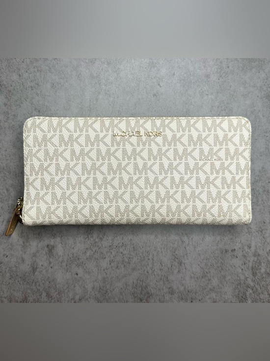 Michael Kors Handbags - Michael Kors Jet Set Travel Signature Vanilla Accordion Zip Wallet NWOT